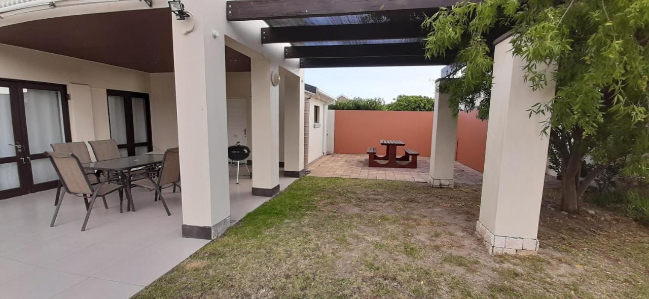 Hadingham Russell Holiday House Херманус Экстерьер фото